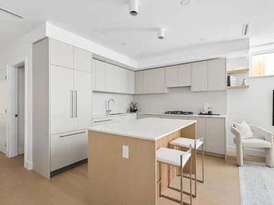 2-2124 E 8 Avenue - 4