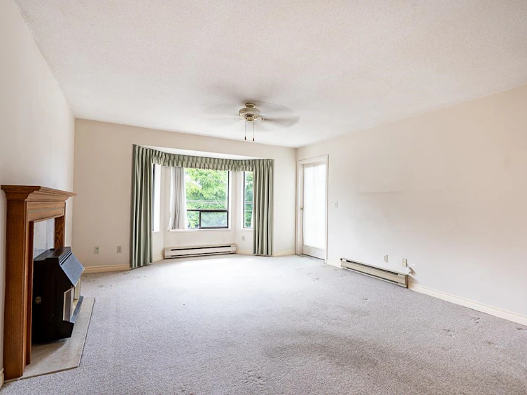 201-14957 Thrift Avenue, Surrey, BC, V4B 2K1 - 10