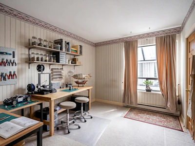 201-14957 Thrift Avenue - 4