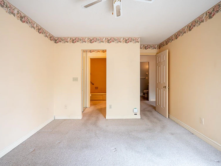 201-14957 Thrift Avenue, Surrey, BC, V4B 2K1 - 14