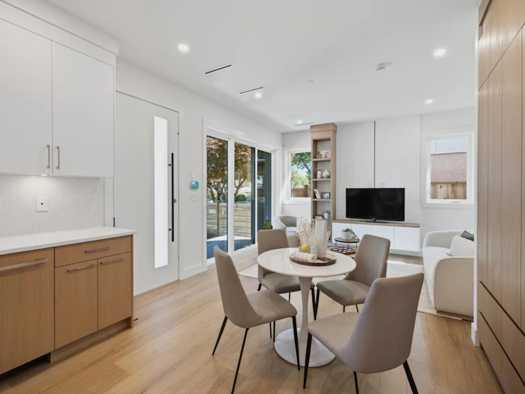 1-3018 E 19th Avenue, Vancouver, BC, V5M 2S9 - 8