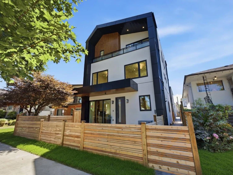 1-3018 E 19th Avenue, Vancouver, BC, V5M 2S9
