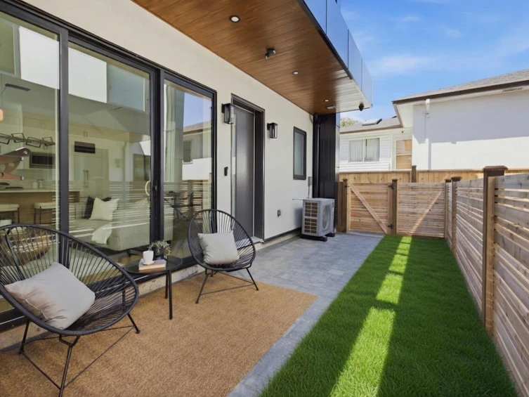3016 E 19th Avenue, Vancouver, BC, V5M 2S9 - 2