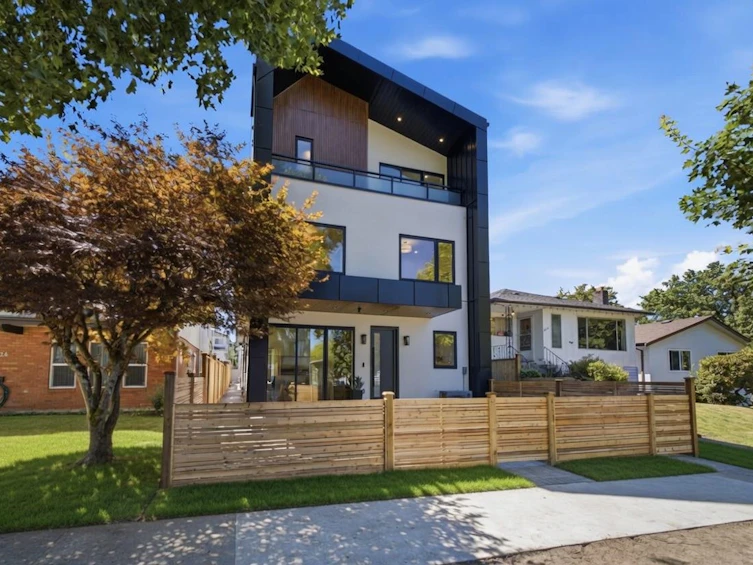 3016 E 19th Avenue, Vancouver, BC, V5M 2S9