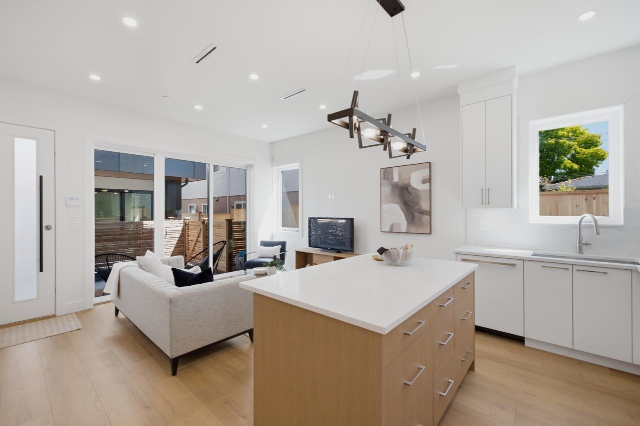 3016 E 19th Avenue, Vancouver, BC, V5M 2S9 - 12