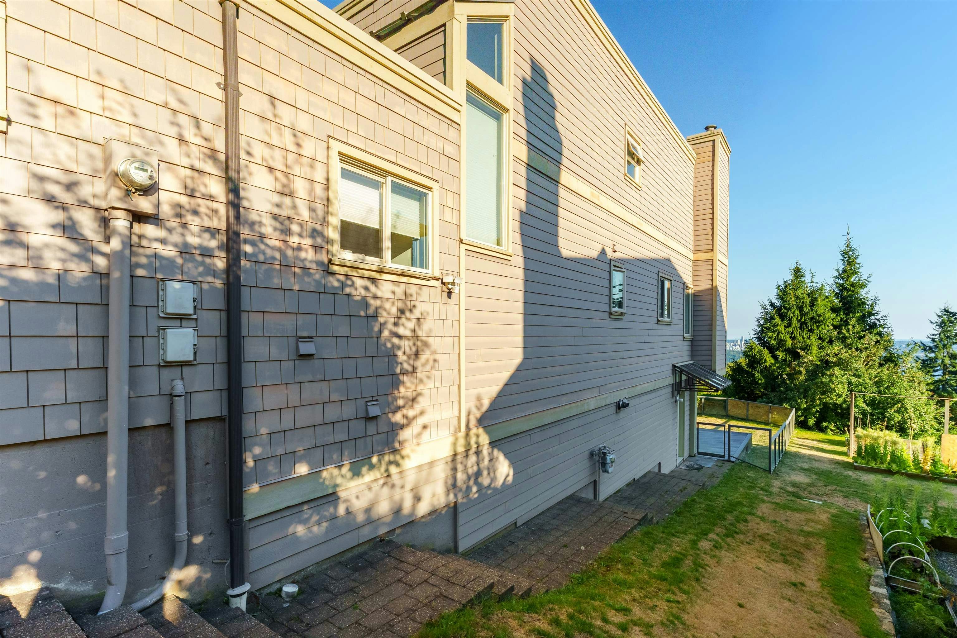 Lower-2426 Westhill Court, West Vancouver, BC, V7S 3A5 - 10