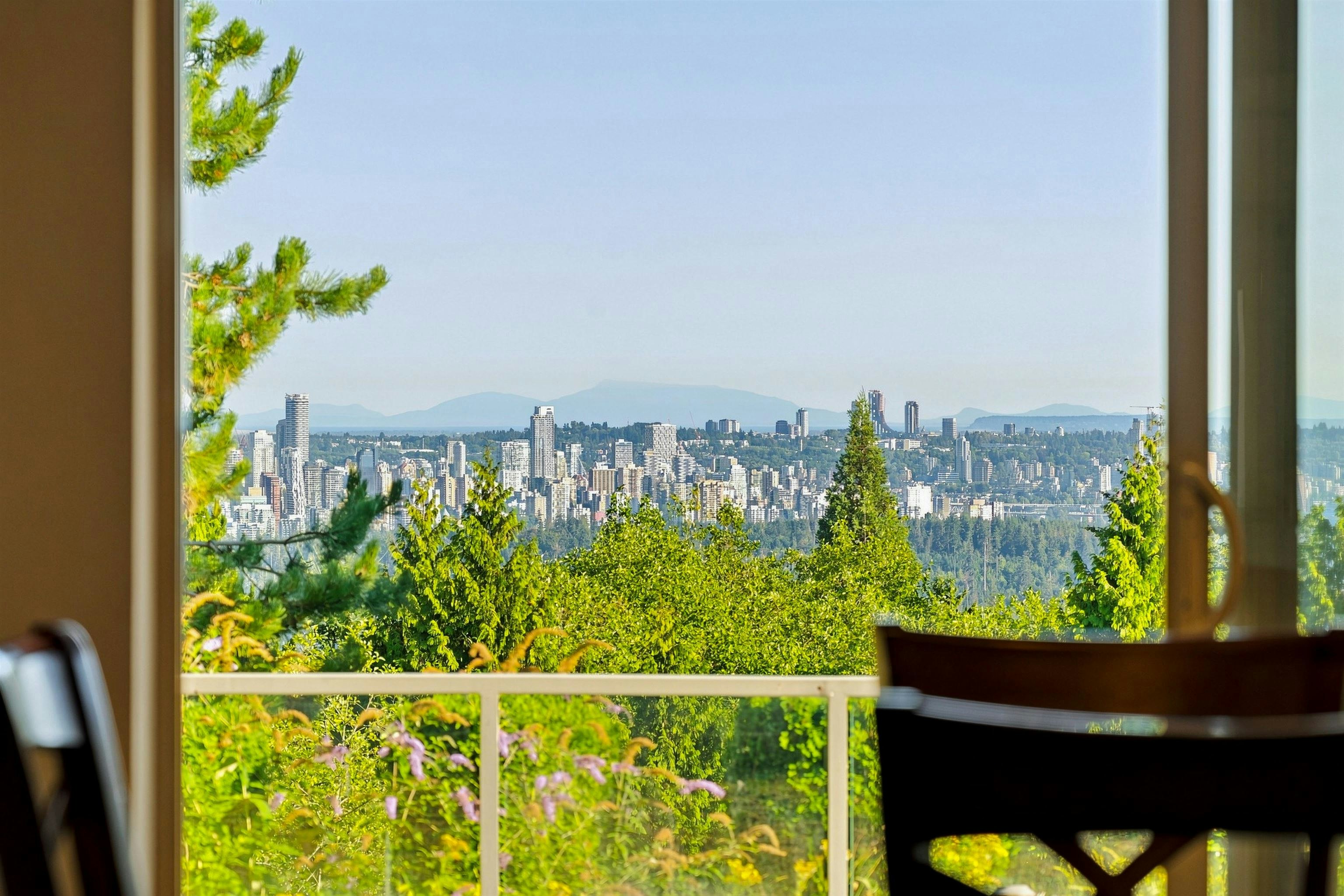 Lower-2426 Westhill Court, West Vancouver, BC, V7S 3A5 - 2