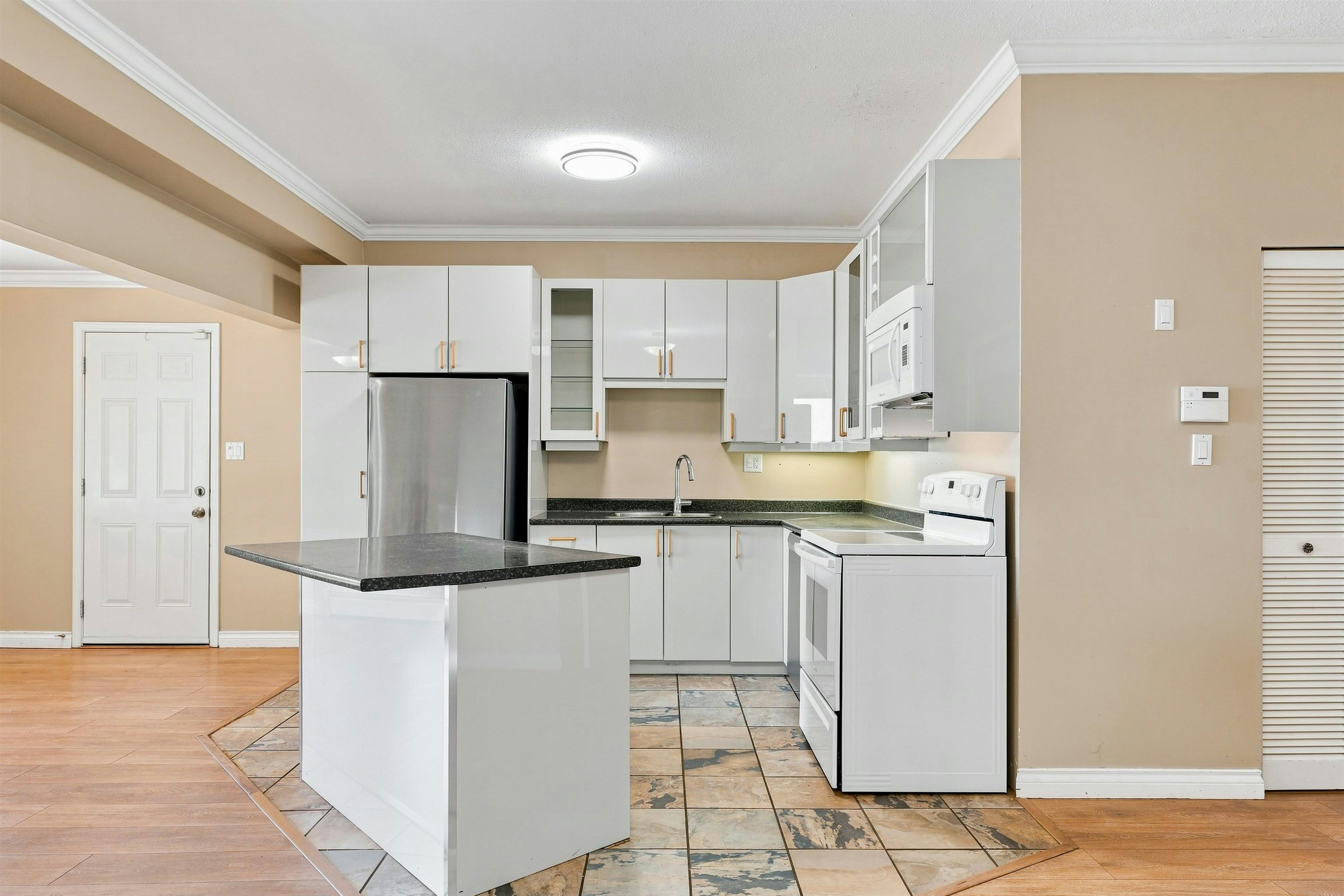 Lower-2426 Westhill Court, West Vancouver, BC, V7S 3A5 - 14