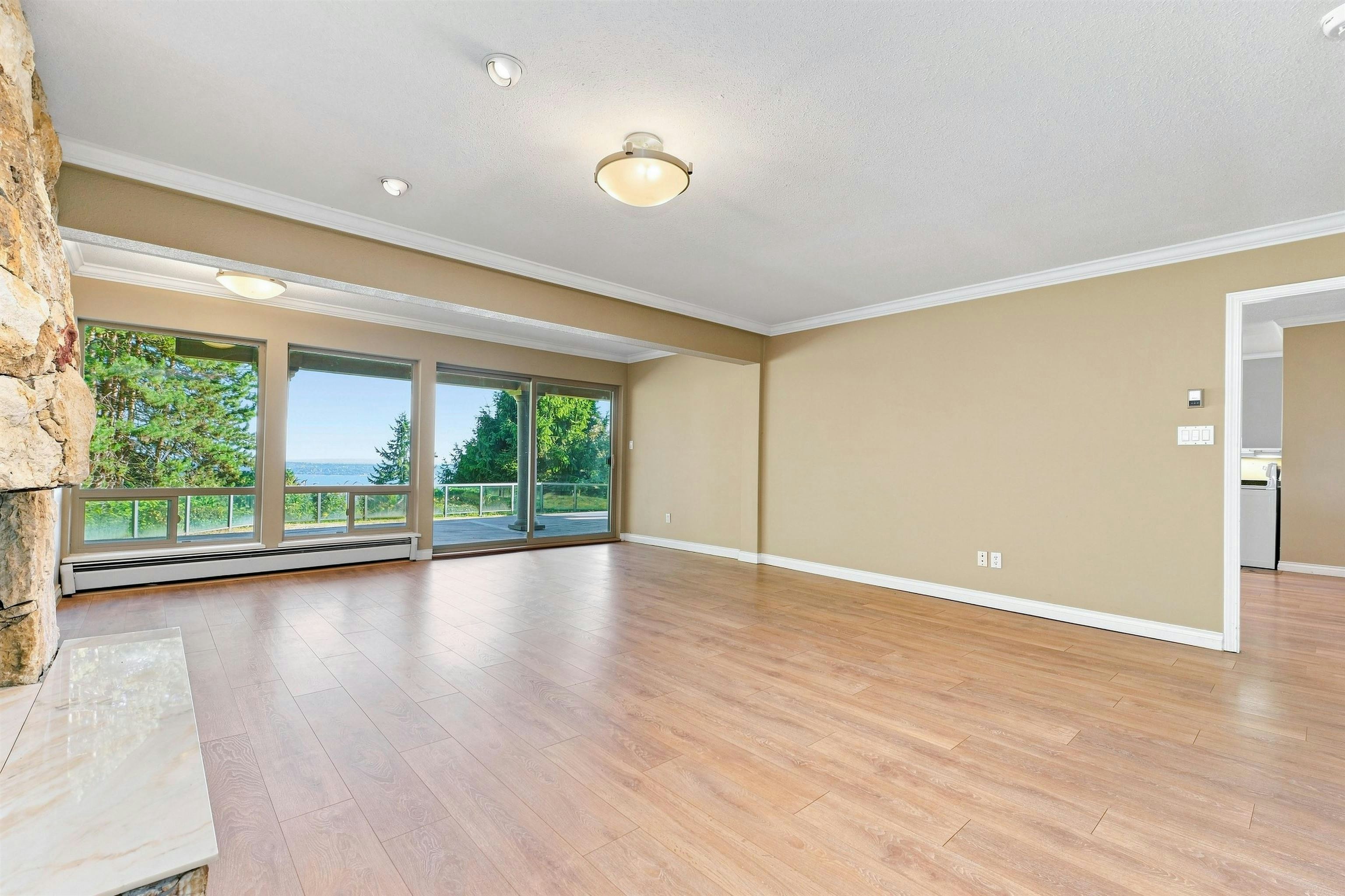 Lower-2426 Westhill Court, West Vancouver, BC, V7S 3A5 - 22