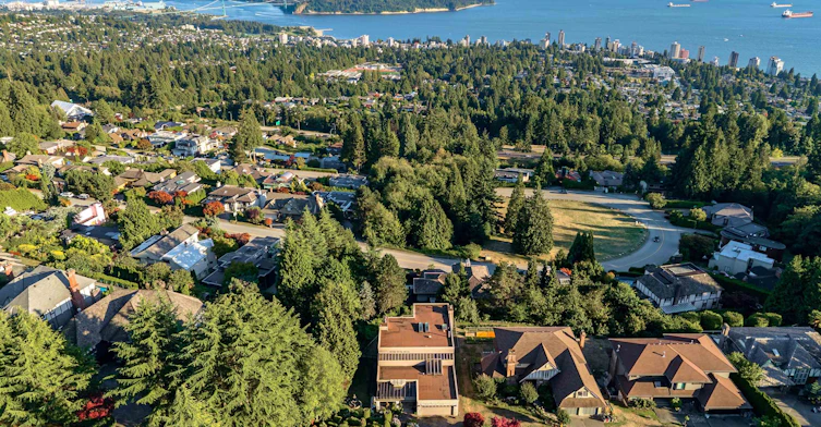 Lower-2426 Westhill Court, West Vancouver, BC, V7S 3A5 - 38