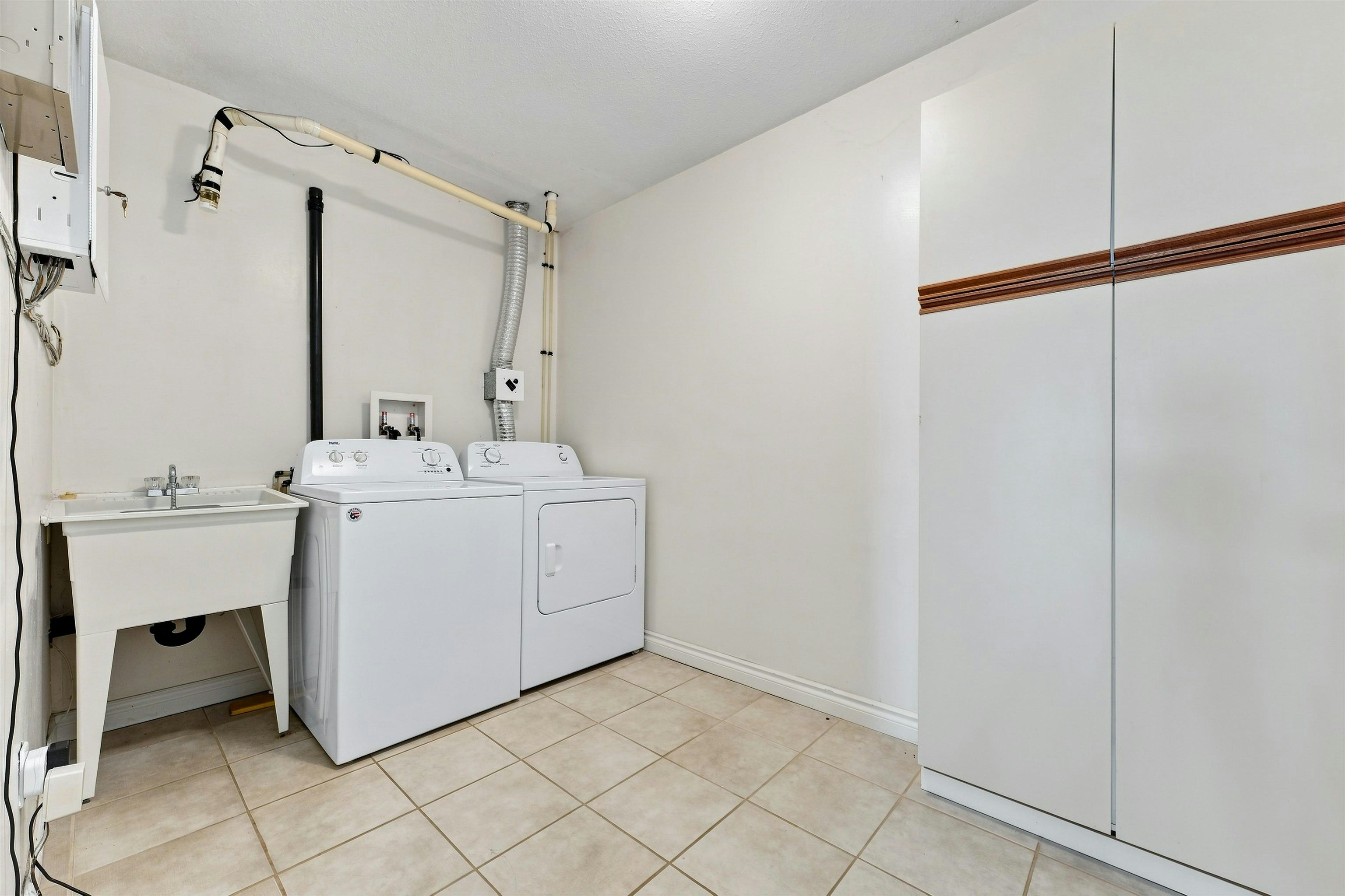 Lower-2426 Westhill Court, West Vancouver, BC, V7S 3A5 - 16
