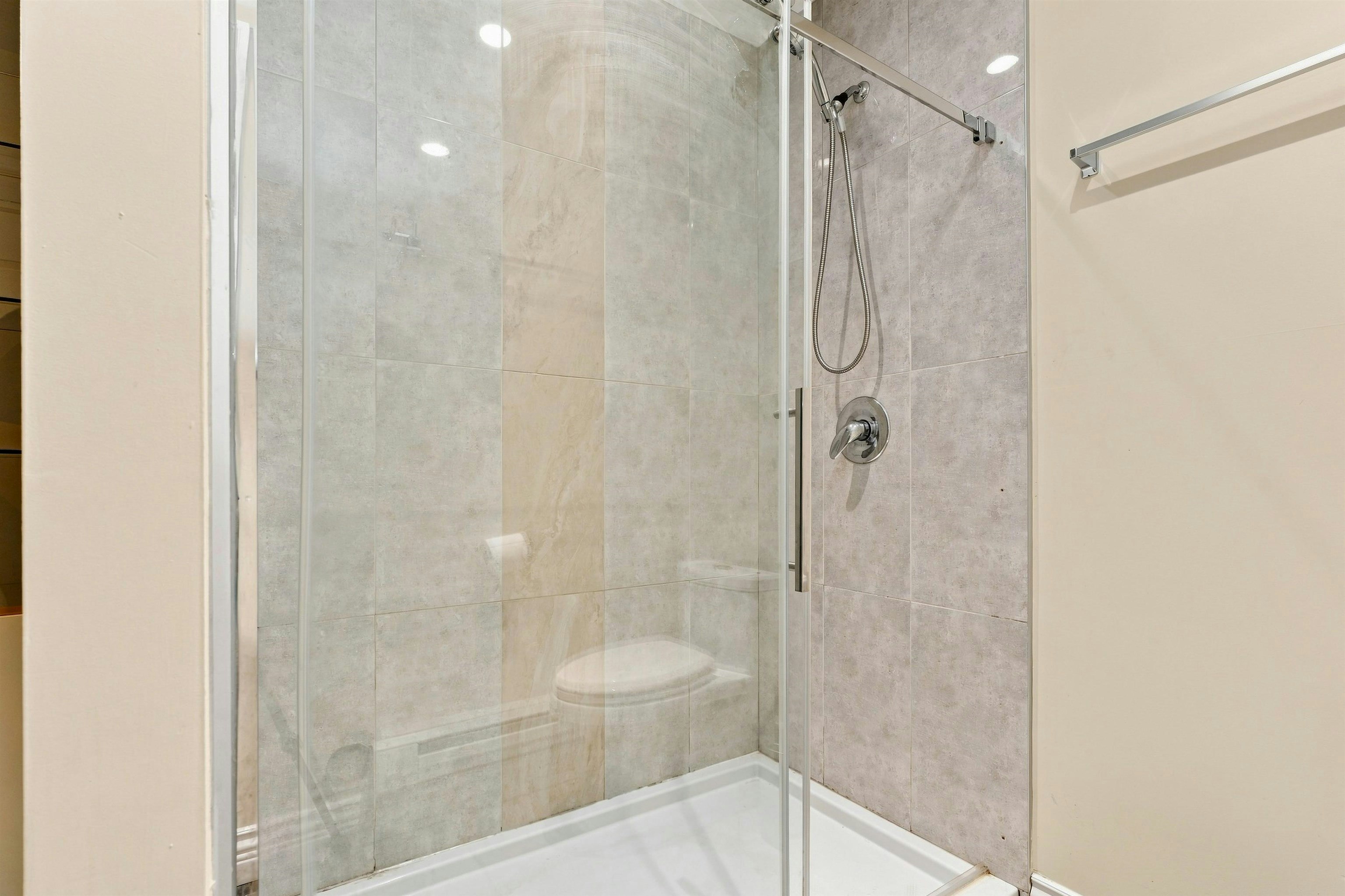 Lower-2426 Westhill Court, West Vancouver, BC, V7S 3A5 - 32