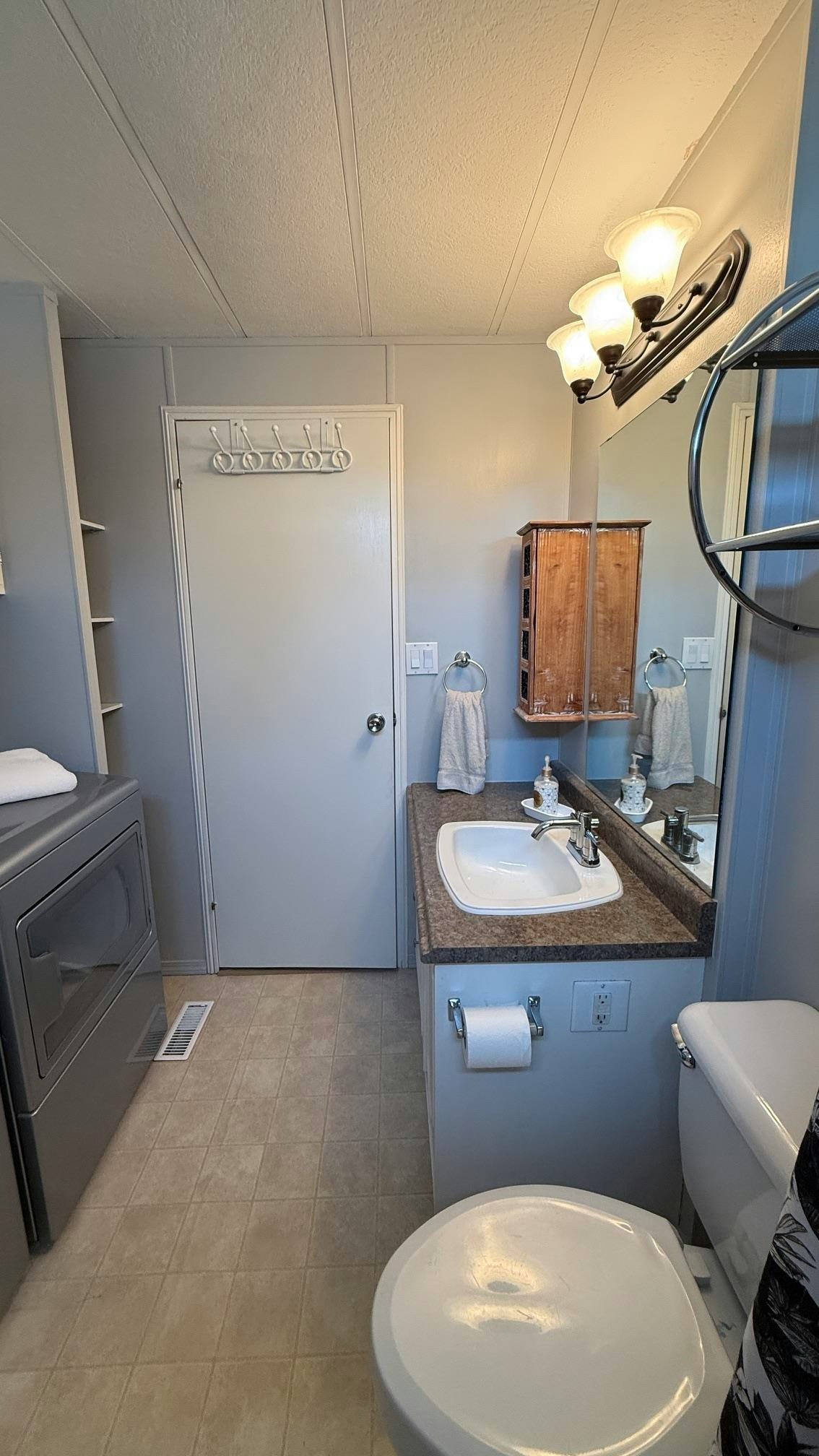 15851 Suffolk Road, Surrey, BC, V4A 5L3 - 14