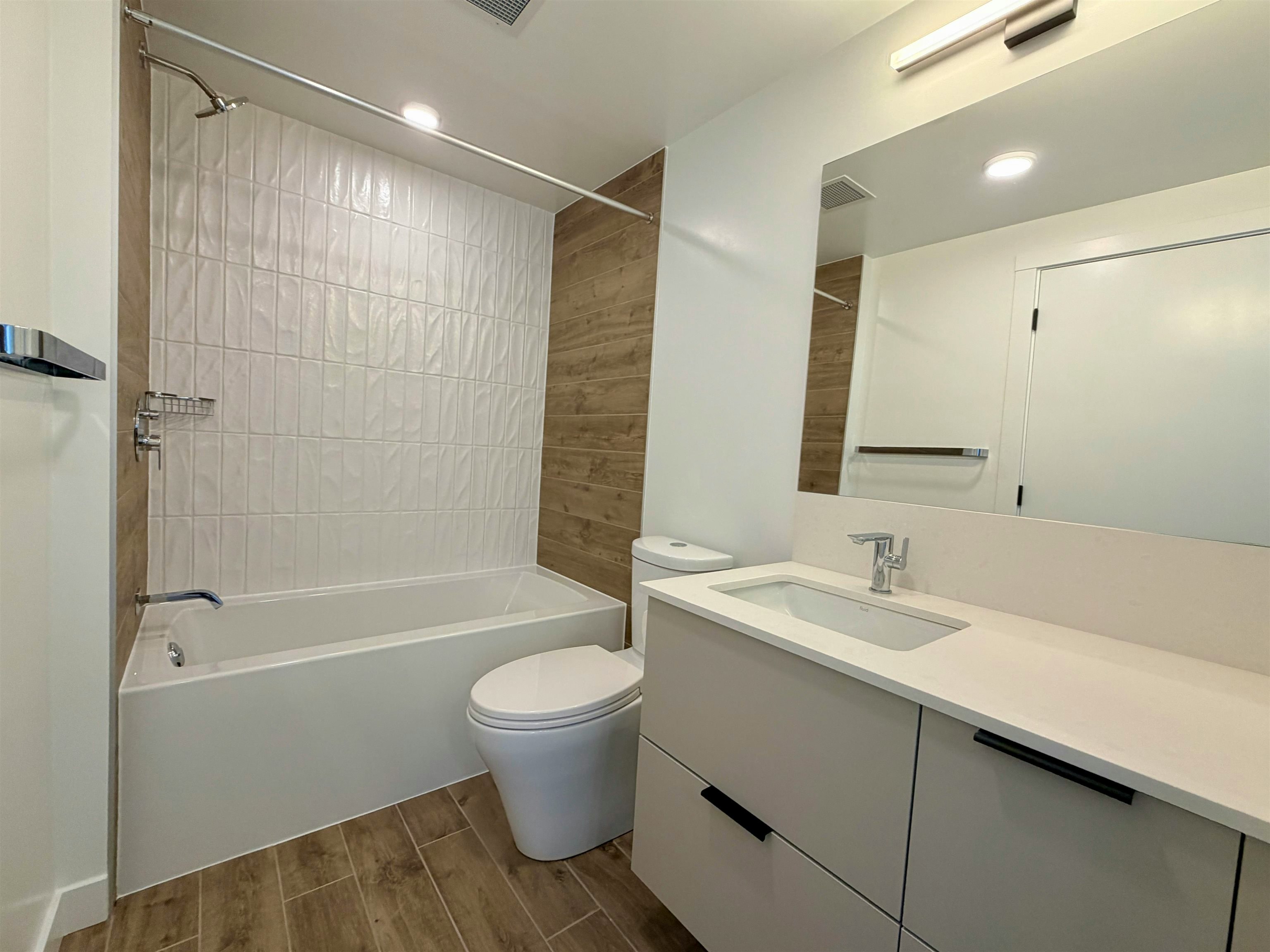 502-8120 Oak Street, Vancouver, BC, V6P 4A7 - 8