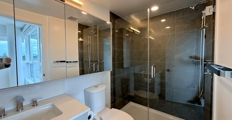 502-8120 Oak Street, Vancouver, BC, V6P 4A7 - 2