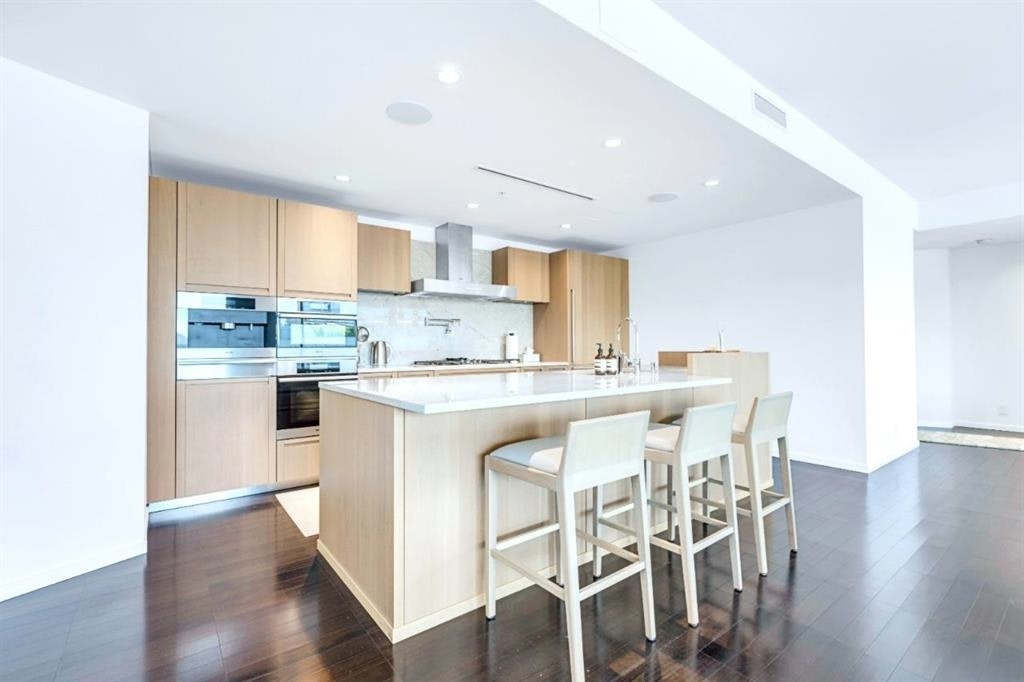 230X-1011 W Cordova Street, Vancouver, BC, V6C 0B2 - 2