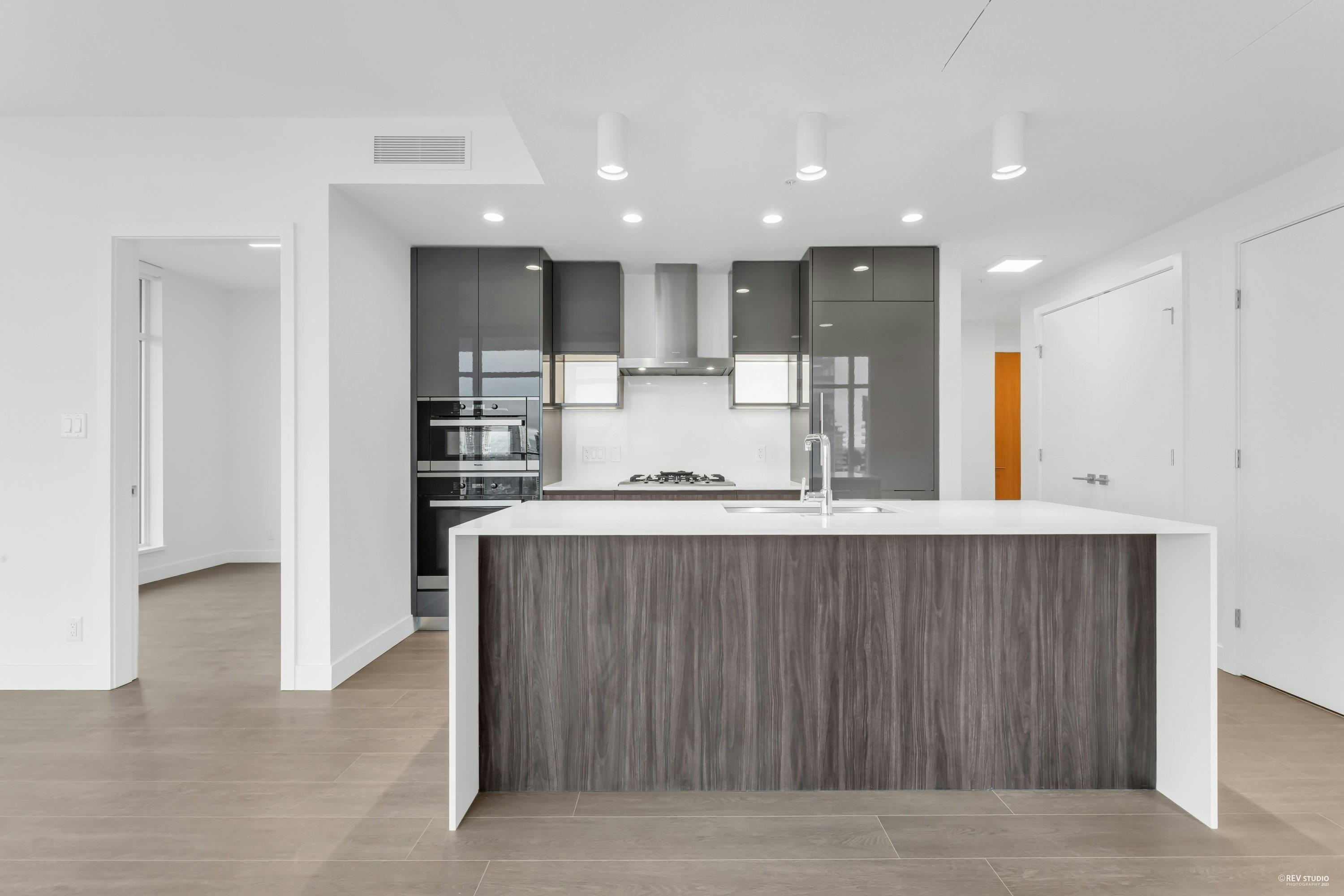 19xx-6511 Sussex Avenue, Burnaby, BC, V5H 0K5