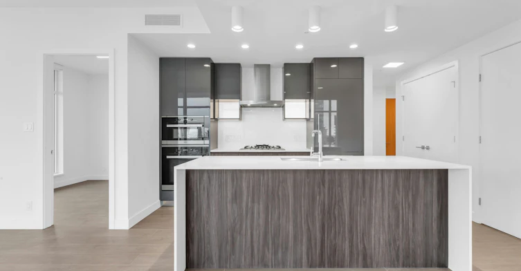 19xx-6511 Sussex Avenue, Burnaby, BC, V5H 0K5