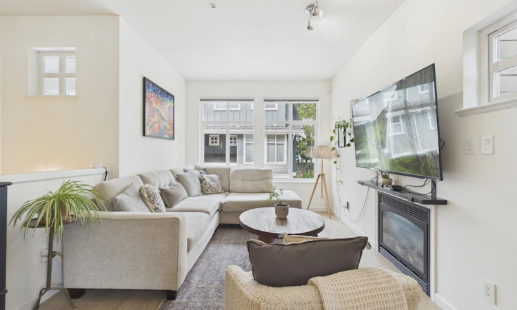 57-935 Ewen Avenue