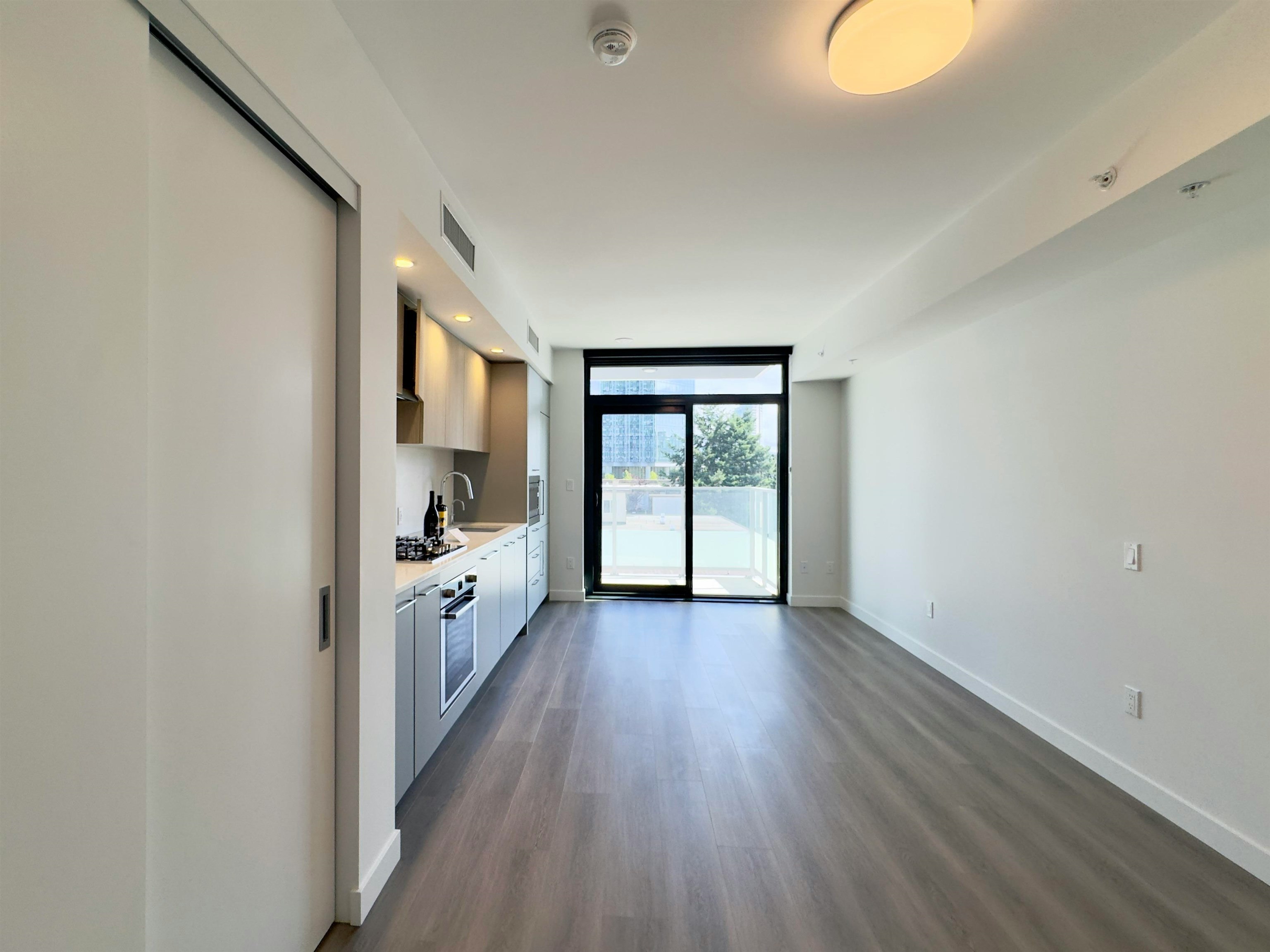 4**-6608 Sussex Avenue, Burnaby, BC, V5H 0M3 - 4