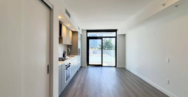 4**-6608 Sussex Avenue, Burnaby, BC, V5H 0M3 - 4