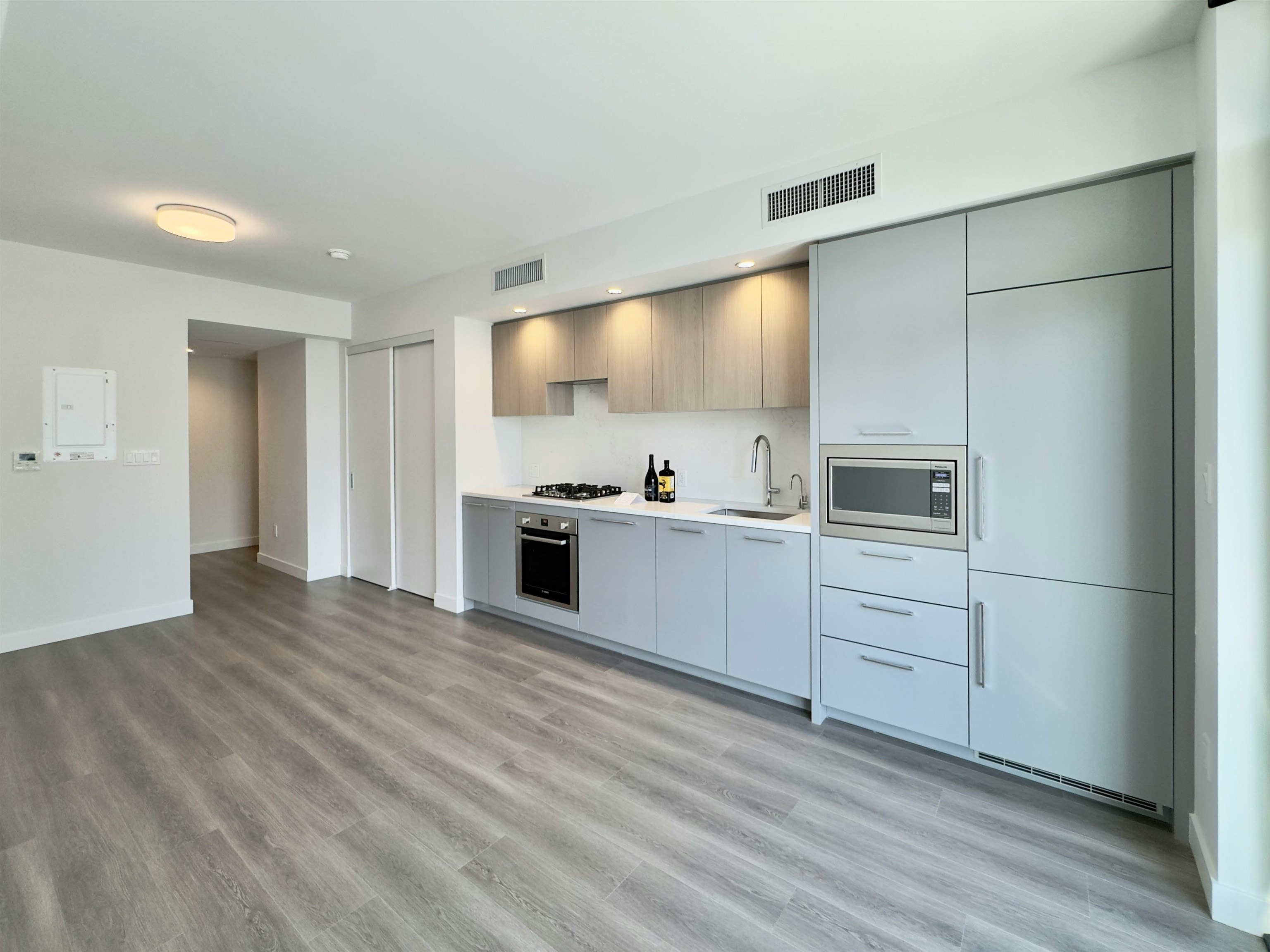 4**-6608 Sussex Avenue, Burnaby, BC, V5H 0M3 - 5