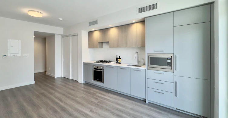 4**-6608 Sussex Avenue, Burnaby, BC, V5H 0M3 - 5