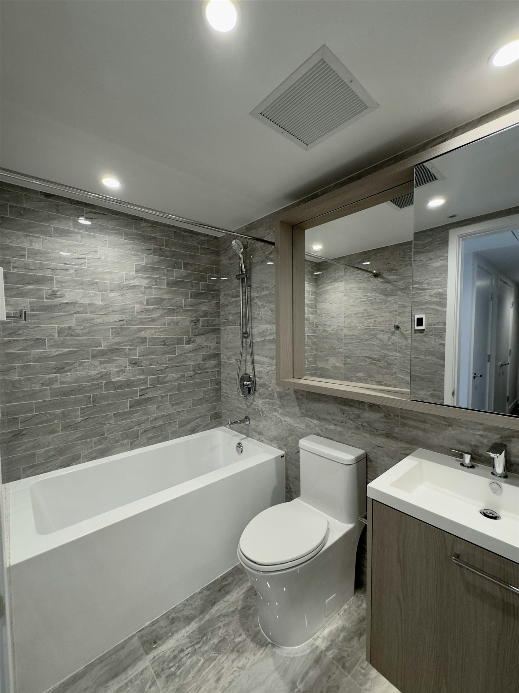 4**-6608 Sussex Avenue, Burnaby, BC, V5H 0M3 - 9