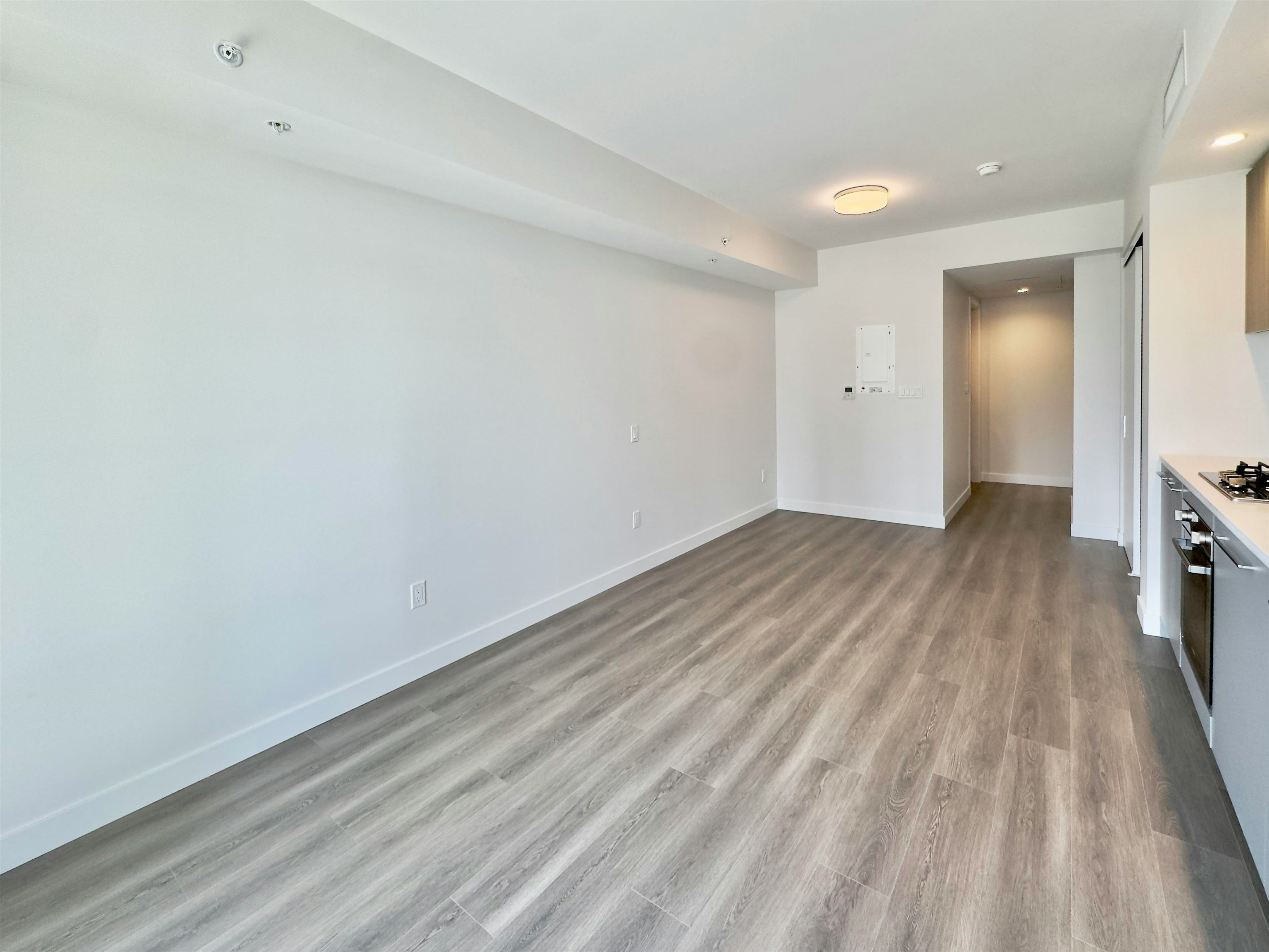4**-6608 Sussex Avenue, Burnaby, BC, V5H 0M3 - 2