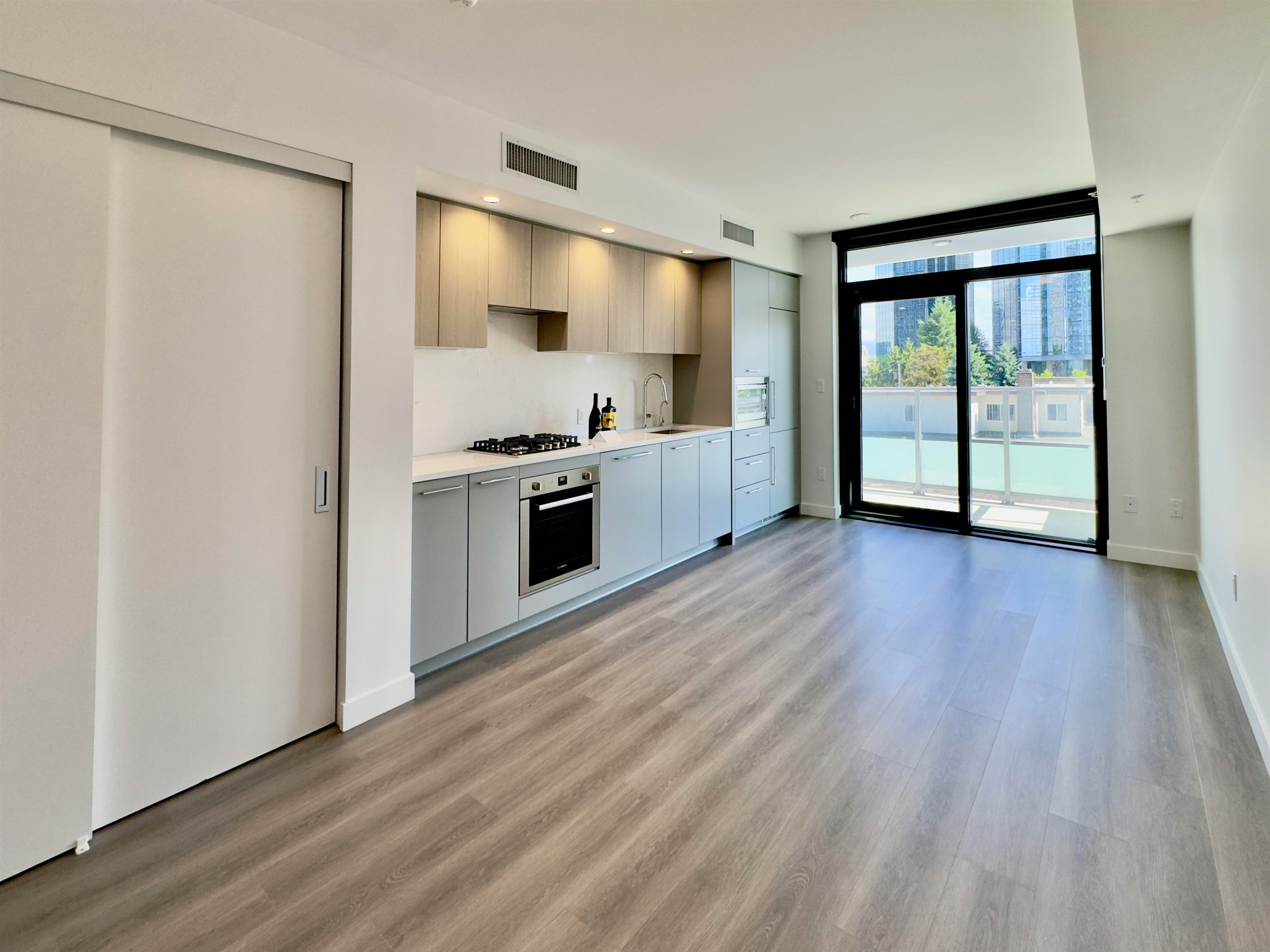 4**-6608 Sussex Avenue, Burnaby, BC, V5H 0M3 - 6