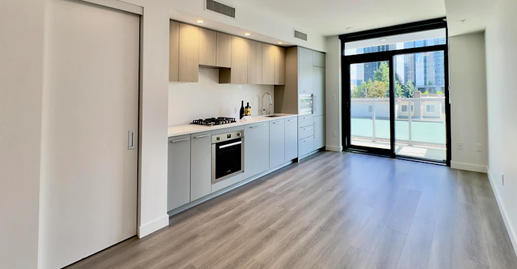 4**-6608 Sussex Avenue, Burnaby, BC, V5H 0M3 - 6