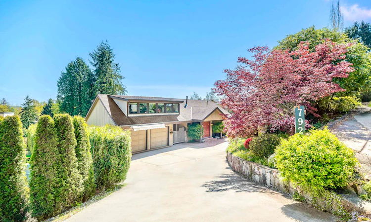 792 Anderson Crescent