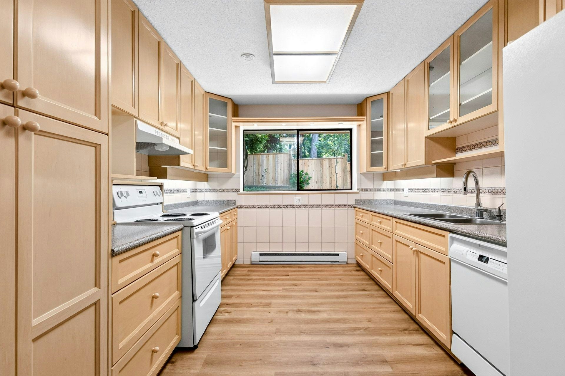 5600 Grousewoods Place, North Vancouver, BC, V7R 4T4 - 27