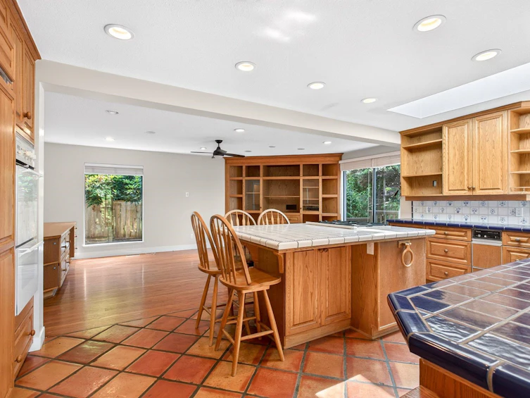 5600 Grousewoods Place, North Vancouver, BC, V7R 4T4 - 11