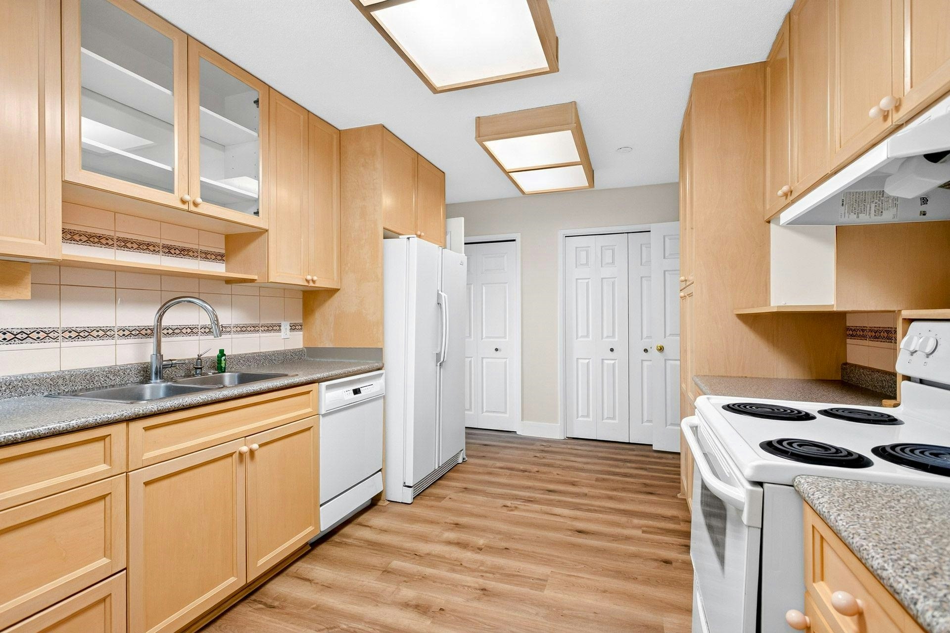 5600 Grousewoods Place, North Vancouver, BC, V7R 4T4 - 28