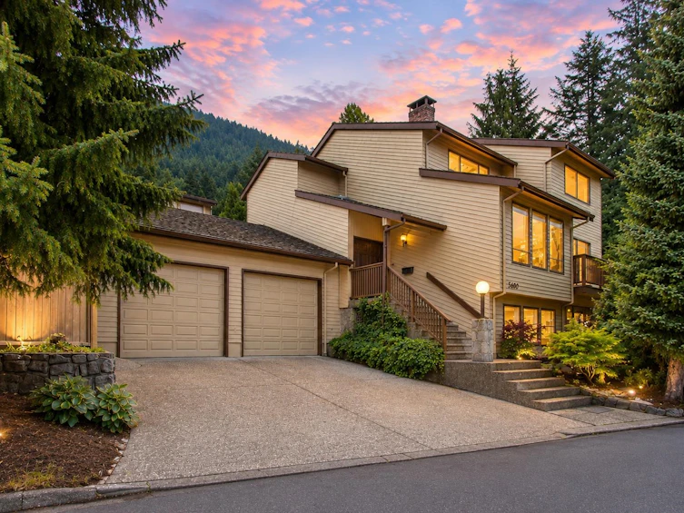 5600 Grousewoods Place, North Vancouver, BC, V7R 4T4