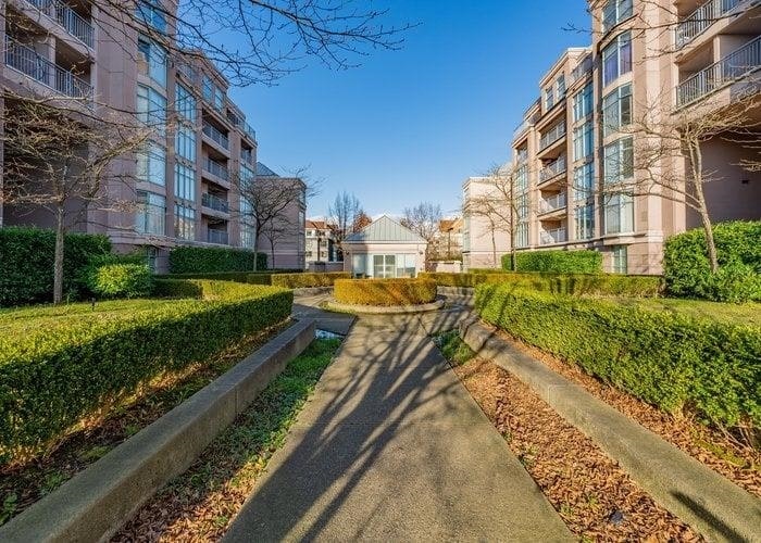 203-2468 E Broadway, Vancouver, BC, V5M 4V1