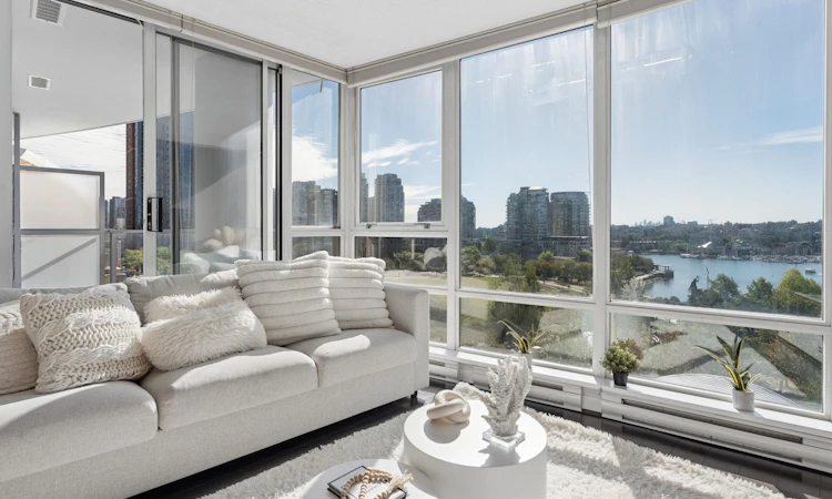 908-1408 Strathmore Mews
