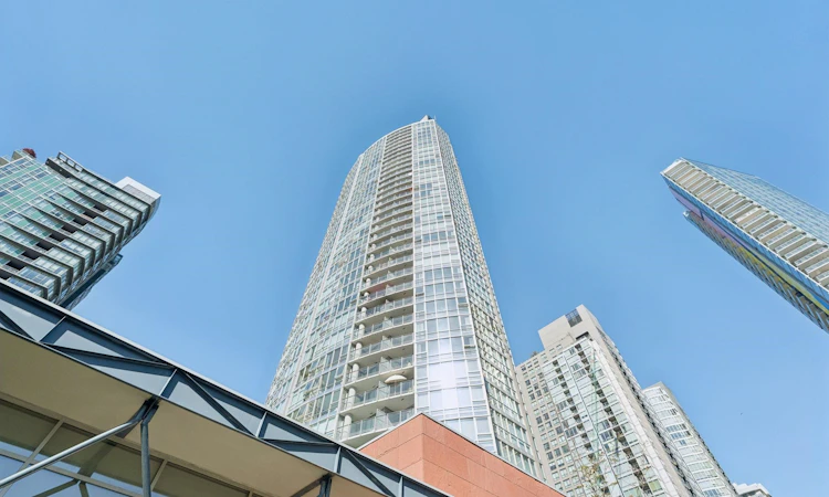 908-1408 Strathmore Mews