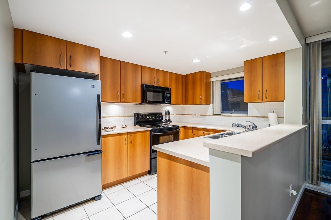 1105-235 Guildford Way, Port Moody, BC, V3H 5L8 - 11