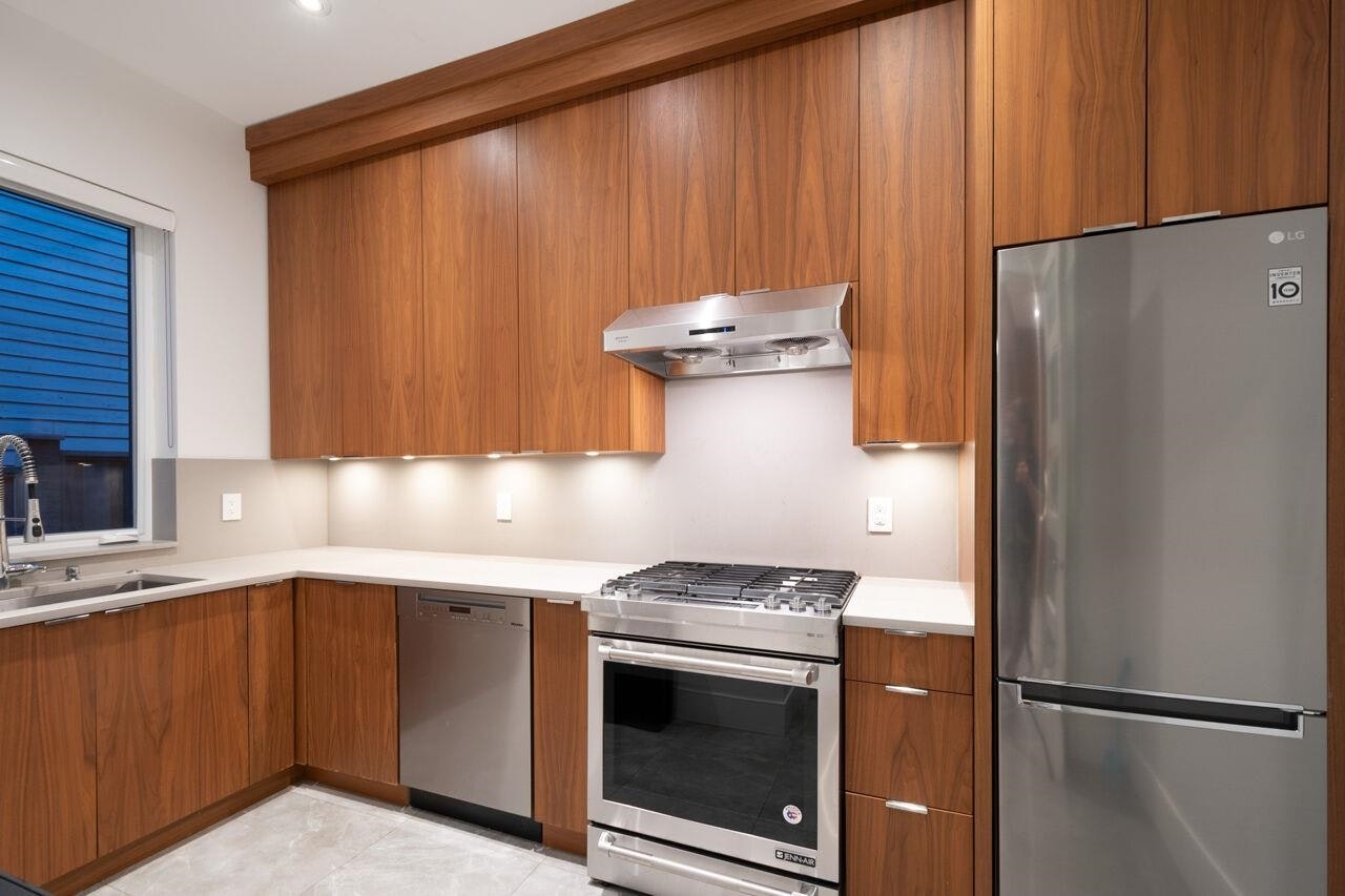 136 E 61st Avenue, Vancouver, BC, V5X 2B4 - 6
