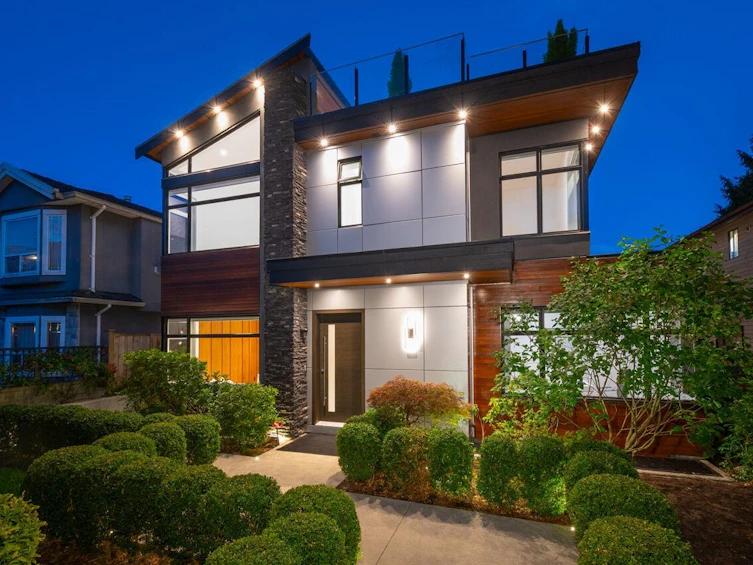 136 E 61st Avenue, Vancouver, BC, V5X 2B4 - 2