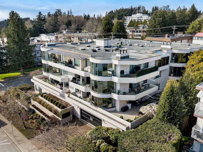 302-1250 Martin Street - 4