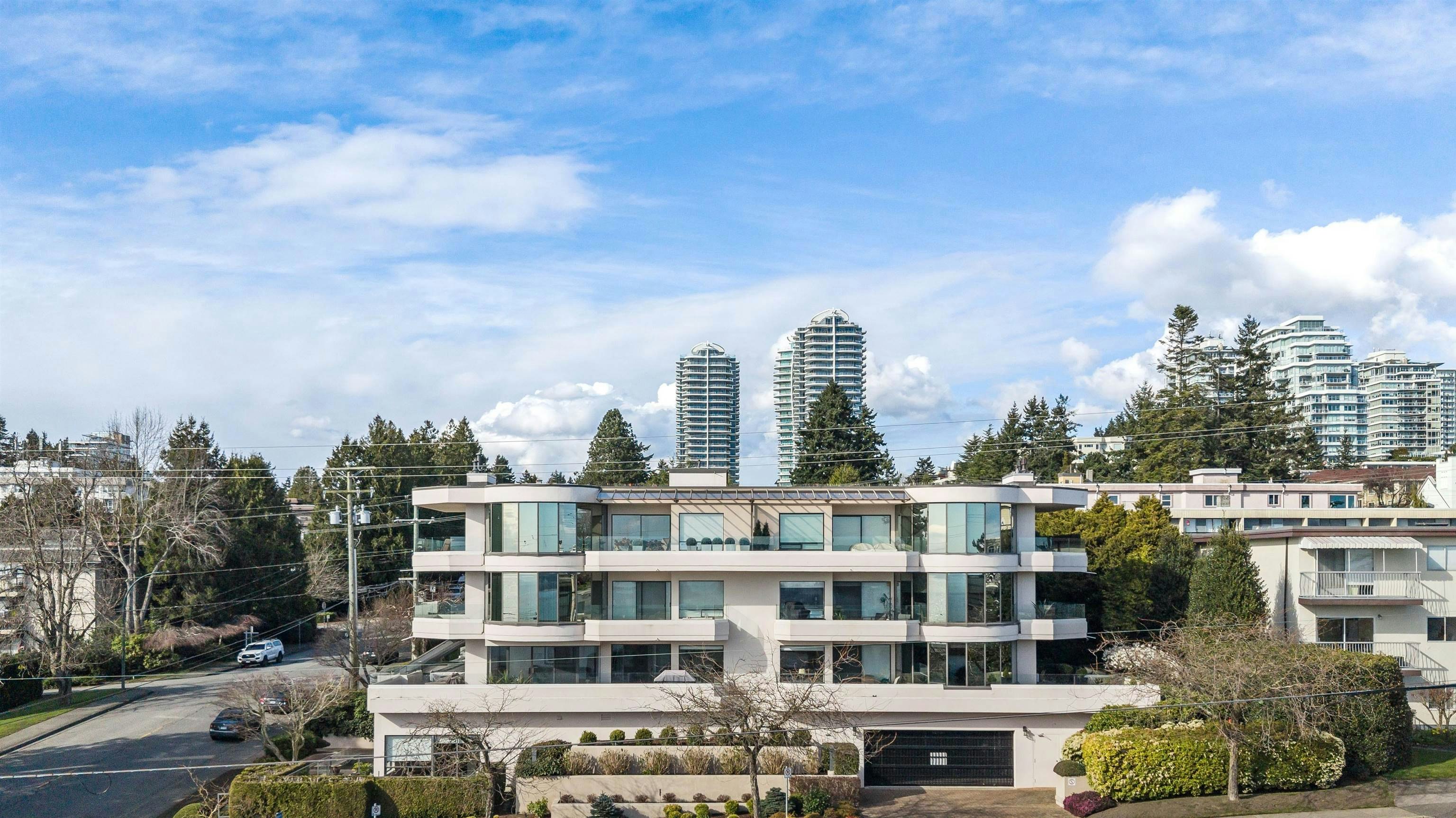 302-1250 Martin Street - 3