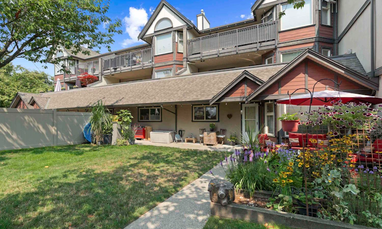 A102-4811 53 Street