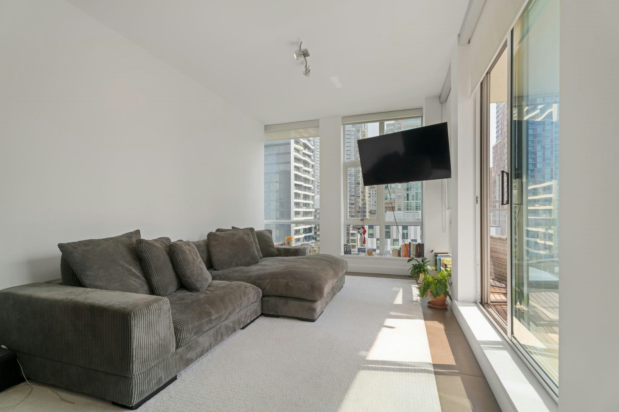 1202-1455 Howe, Vancouver, BC, V6Z 1C2 - 8