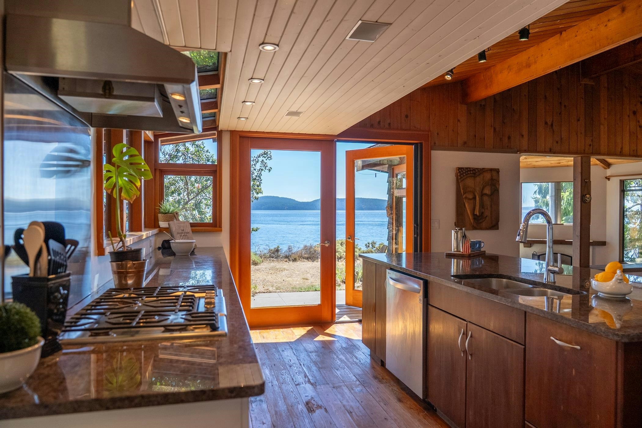 9919 Southlands Drive, Pender Island, BC, V0N 2M3 - 9