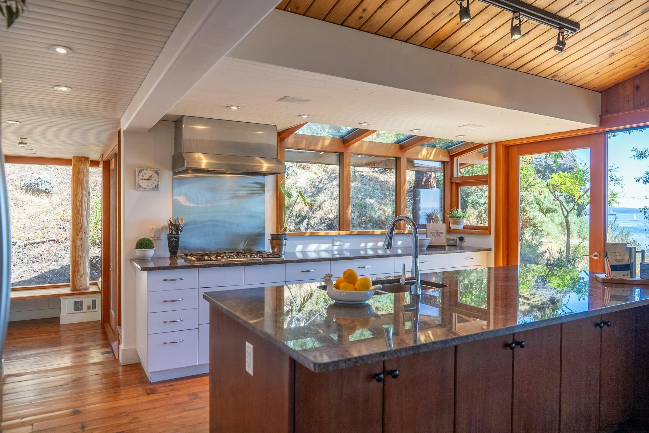 9919 Southlands Drive, Pender Island, BC, V0N 2M3 - 12