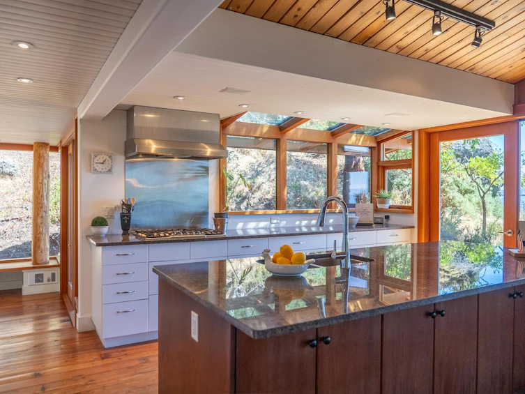 9919 Southlands Drive, Pender Island, BC, V0N 2M3 - 12