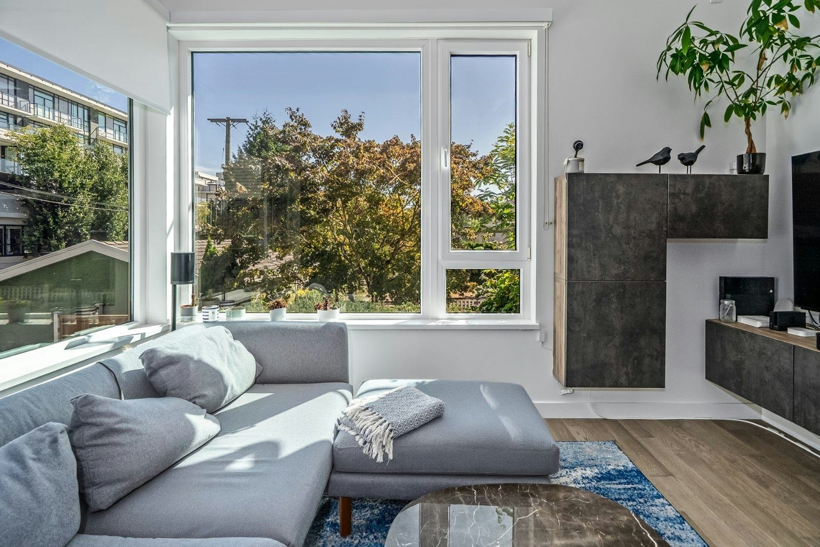 487 W 26th Avenue, Vancouver, BC, V5Y 0M8